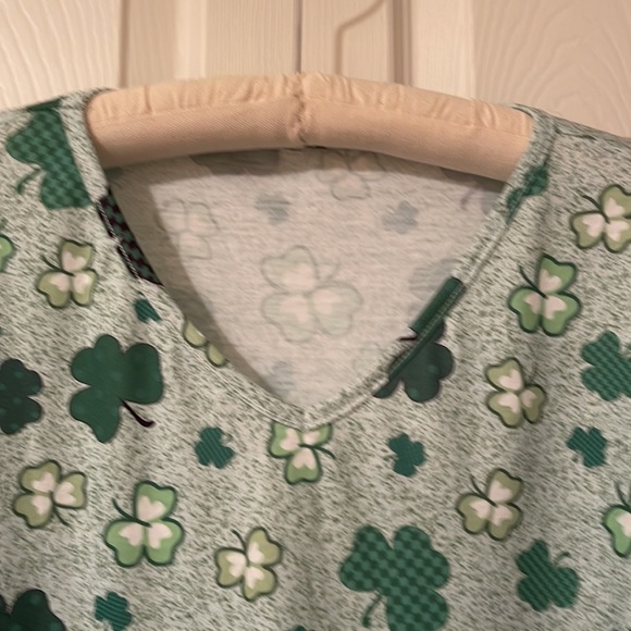 Women’s Size Large Shamrock St Patrick’s Shirt - Picture 4 of 15